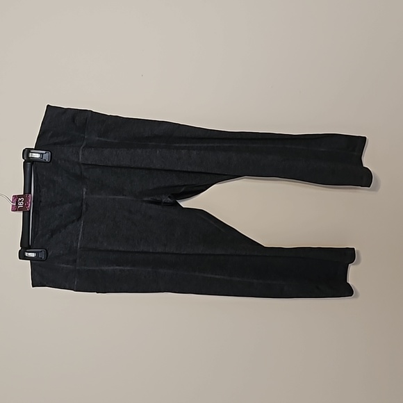 Avia Pants - Avia charcoal Gray Capri leggings with pockets. NWOT. XXL (20)